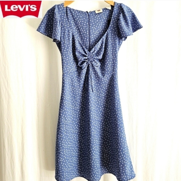 Levi's Dresses & Skirts - Levi's Blue & White Floral Delray Short Sleeve Mini Dress